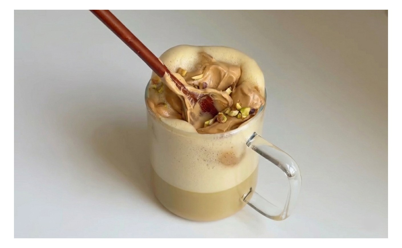 Latte al Pistacchio con spuma di caffè