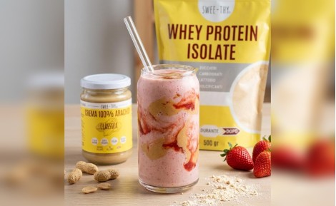 Smoothie proteico arachidi e fragola senza lattosio